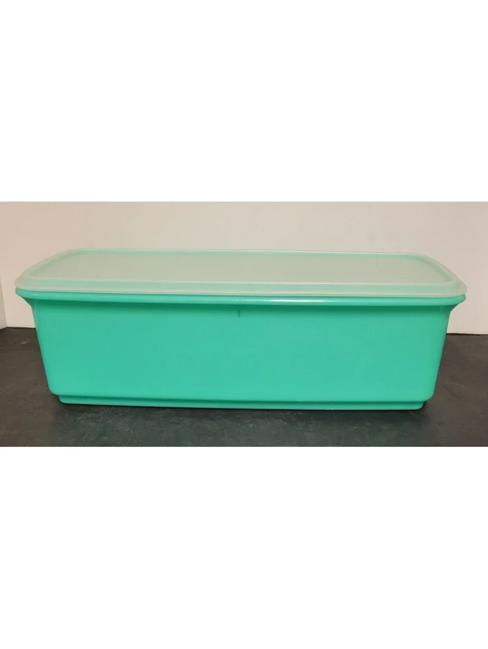 Tupperware item being